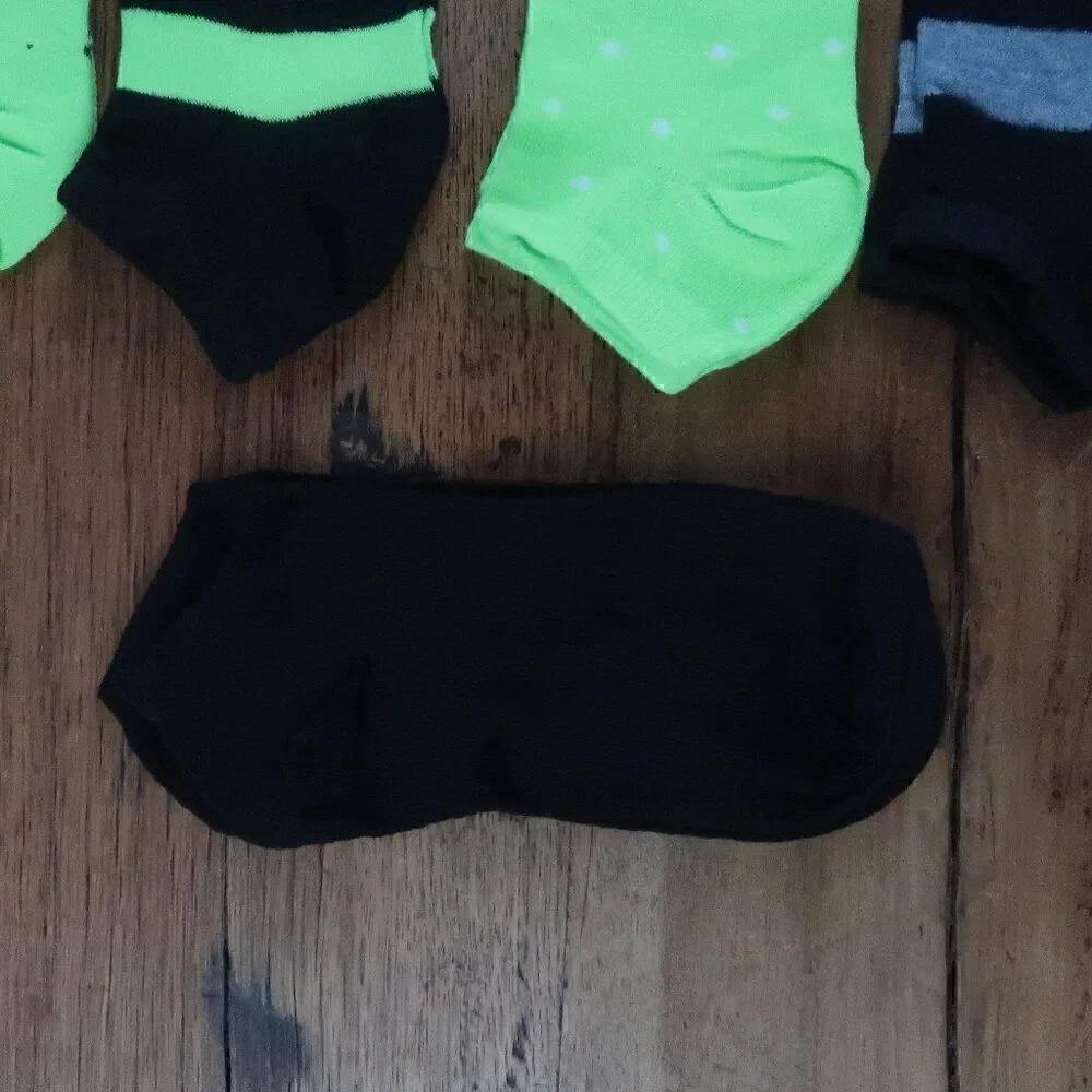 5 PAIR BLACK & NEON GREEN ANKLE SOCKS WOMENS SIZE 5 TO 8 NWT